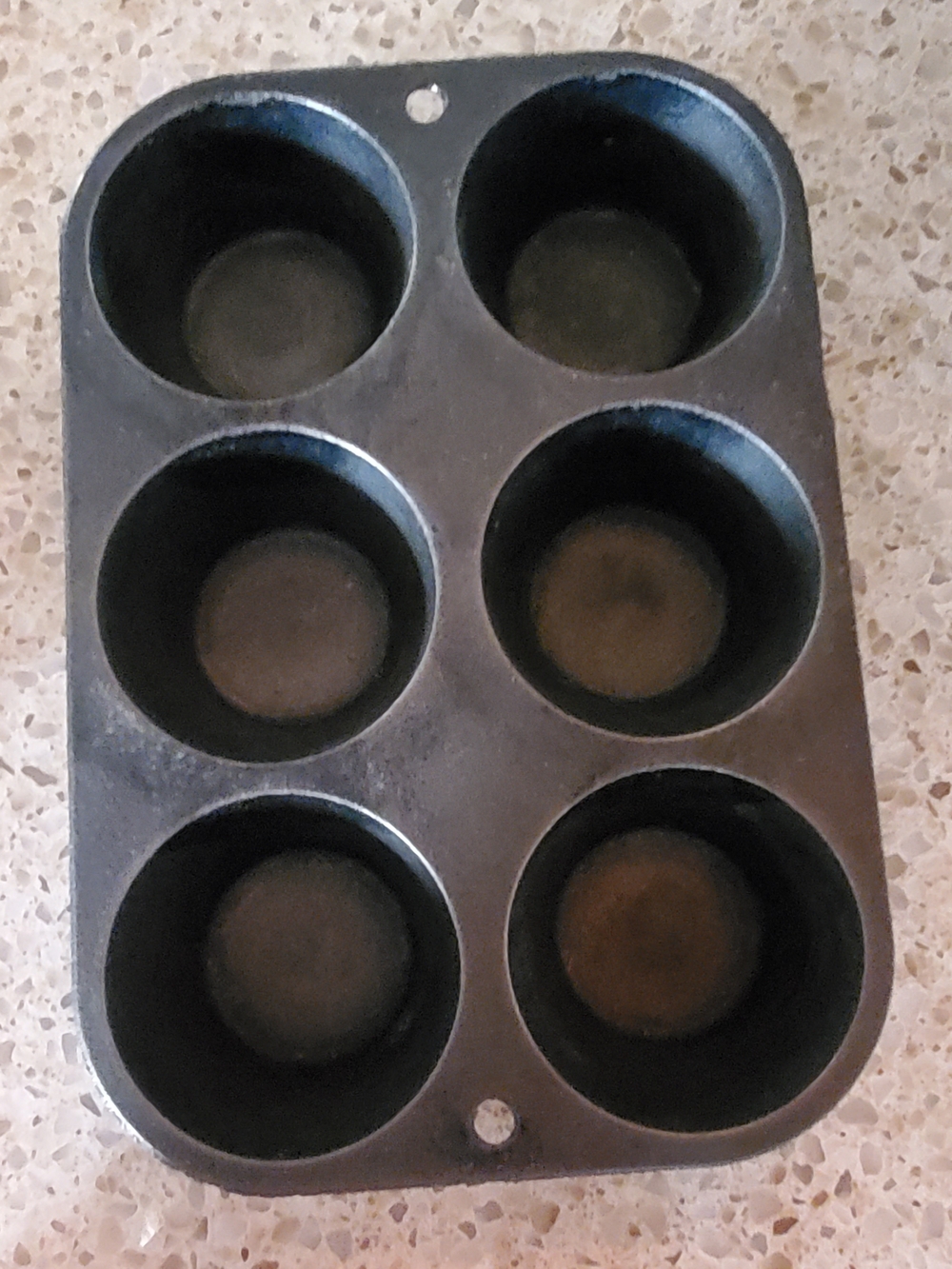 Lodge 6-Cup Cast Iron Muffin Tin Pan, Model 5P2
